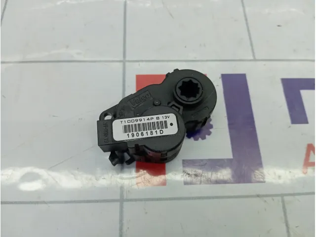 Моторчик заслонки отопителя (печки) Lada XRAY Cross