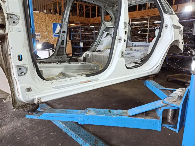 Порог со стойкой левый Lada XRAY Cross