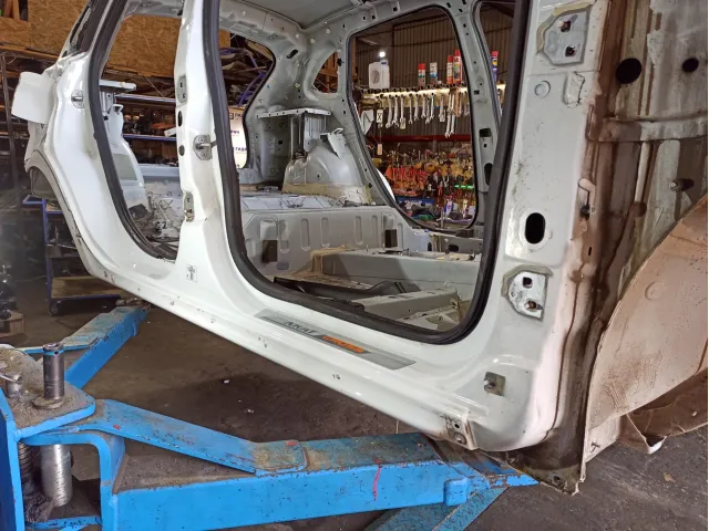 Порог со стойкой правый Lada XRAY Cross