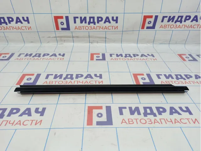 Уплотнитель стекла двери задней правой Lada X-Ray Cross 823305673R. Внутренняя.