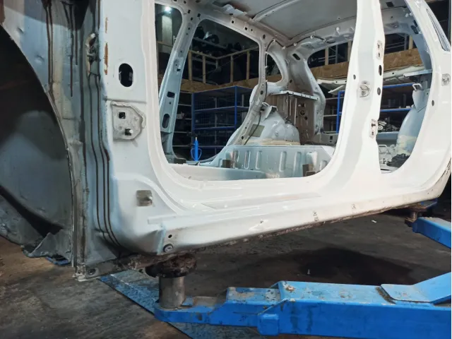 Порог со стойкой левый Lada X-Ray Cross .