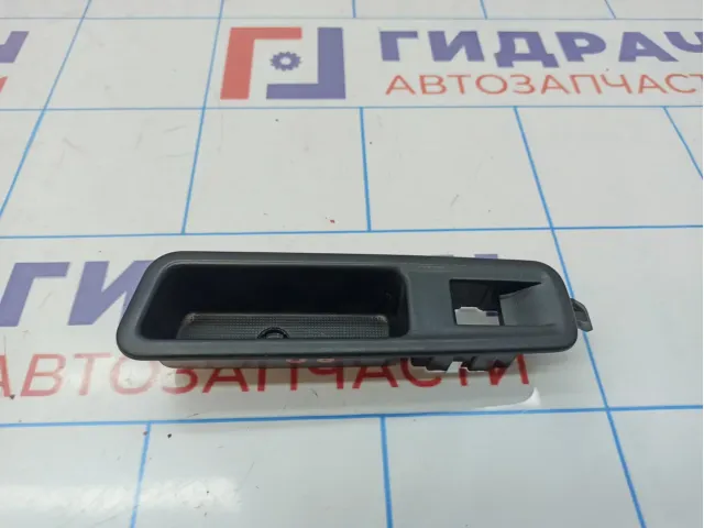 Накладка кнопки стеклоподъемника задняя правая Lada X-Ray Cross 809501555R. Обшивки двери.