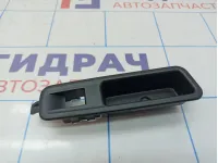 Накладка кнопки стеклоподъемника задняя левая Lada X-Ray Cross 809506511R. Обшивки двери.