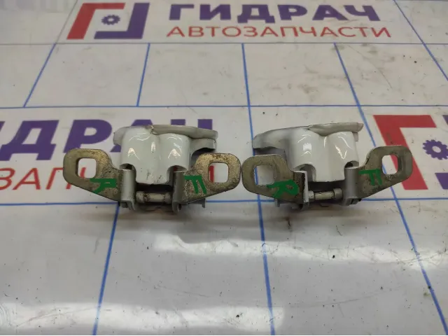 Петли двери передней правой Lada X-Ray Cross . Комплект.