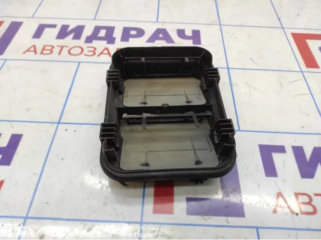 Решетка вентиляционная Lada X-Ray Cross 8200728288.