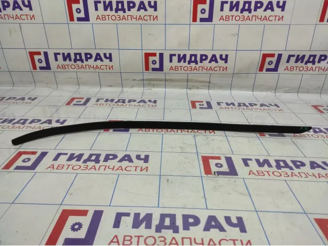 Молдинг лобового стекла правый Lada X-Ray Cross .