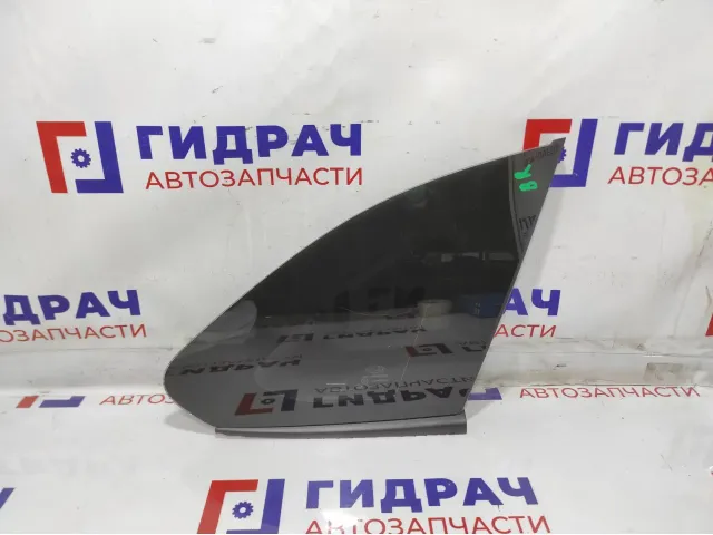 Стекло кузовное глухое правое Lada X-Ray Cross 833066536R. Царапина.