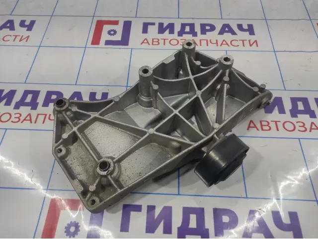 Кронштейн генератора Lada X-Ray Cross 8450035147.