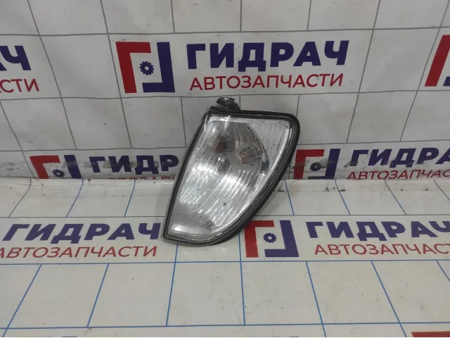 Указатель поворота левый Toyota Land Cruiser 100 81520-60360