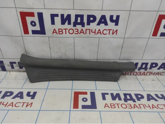 Накладка порога задняя внутренняя правая Toyota Land Cruiser 100 67917-60040