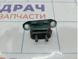 Петля двери багажника верхняя правая Toyota Land Cruiser 100 68810-95J02