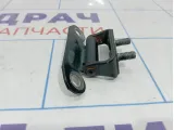 Петля двери багажника верхняя правая Toyota Land Cruiser 100 68810-95J02
