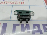 Петля двери багажника верхняя левая Toyota Land Cruiser 100 68820-95J02