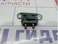 Петля двери багажника верхняя левая Toyota Land Cruiser 100 68820-95J02