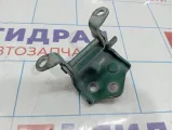Петля двери багажника нижняя левая Toyota Land Cruiser 100 66120-60010