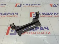 Кронштейн впускного коллектора левый Land Rover Discovery 3 (L319) LR005097