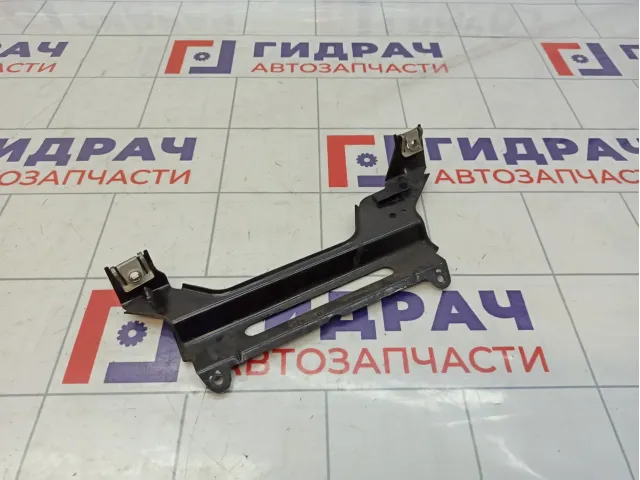 Кронштейн впускного коллектора левый Land Rover Discovery 3 (L319) LR005097