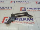 Кронштейн впускного коллектора левый Land Rover Discovery 3 (L319) LR005097