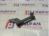 Кронштейн впускного коллектора левый Land Rover Discovery 3 (L319) LR005097