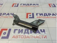 Кронштейн впускного коллектора правый Land Rover Discovery 3 (L319) LR002200