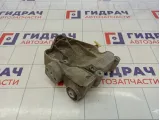 Кронштейн генератора Land Rover Discovery 3 (L319) YLU500171