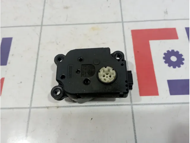 Моторчик заслонки отопителя Land Rover Discovery 3 (L319)