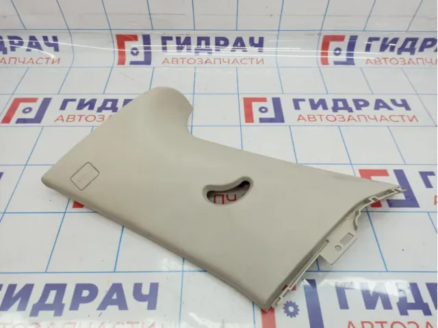 Обшивка стойки задней правая Land Rover Freelander II (L359) LR008000