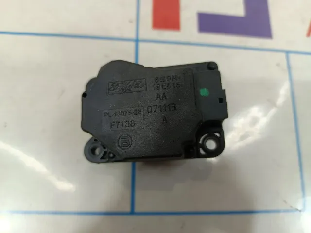 Моторчик заслонки отопителя Land Rover Freelander 2 LR003175