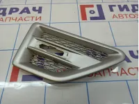 Накладка переднего крыла правого Land Rover Freelander 2 LR001658