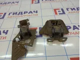 Петли двери багажника Land Rover Freelander 2