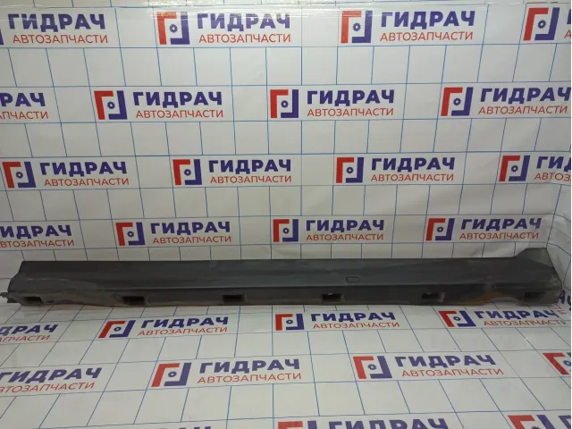 Накладка на порог (наружная) левая Land Rover Freelander 2 LR001682