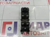 Блок управления стеклоподъемниками Land Rover Freelander 2 LR007401