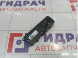 Блок управления стеклоподъемниками Land Rover Freelander 2 LR007401