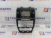 Рамка магнитолы Land Rover Freelander 2 LR007353