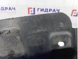 Пыльник двигателя боковой правый Land Rover Freelander 2 LR002317