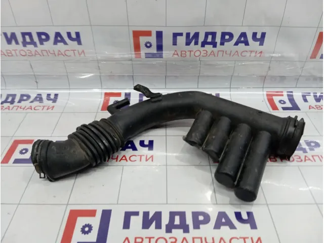 Патрубок воздушного фильтра Land Rover Freelander 2 LR009801
