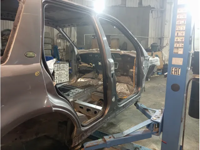 Порог со стойкой правый Land Rover Freelander 2 LR000781