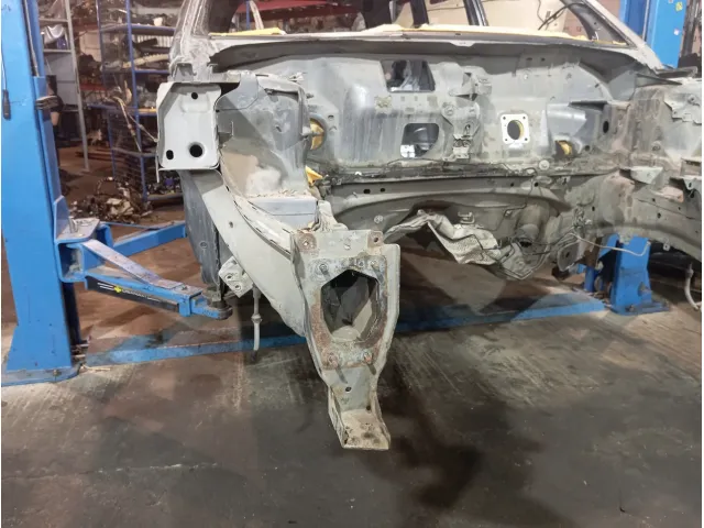 Лонжерон передний правый Land Rover Freelander 2