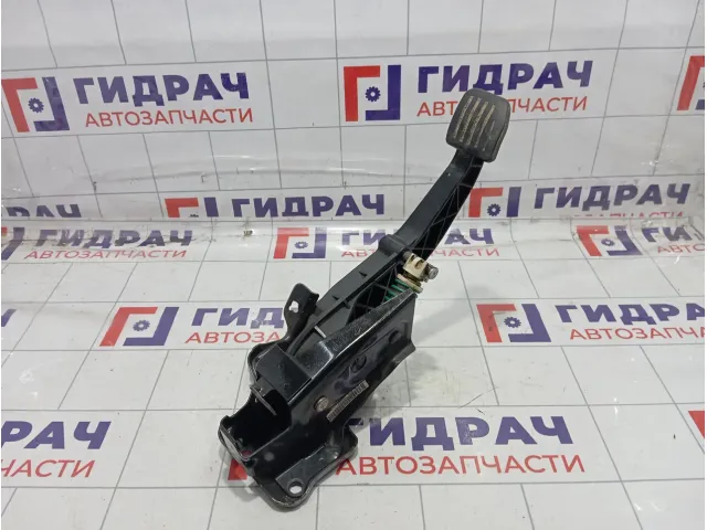 Педаль сцепления Land Rover Freelander 2 LR007635