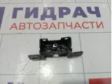 Замок капота Land Rover Freelander 2 LR007600