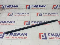 Уплотнитель стекла переднего правого Range Rover Evoque LR027346