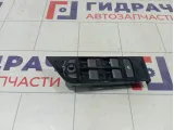 Блок управления стеклоподъемниками Range Rover Evoque LR025908