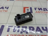 Кнопка открывания багажника Range Rover Evoque LR025942