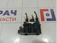 Блок клапанов пневмоподвески Land Rover Range Rover Sport CPLA5B710AC