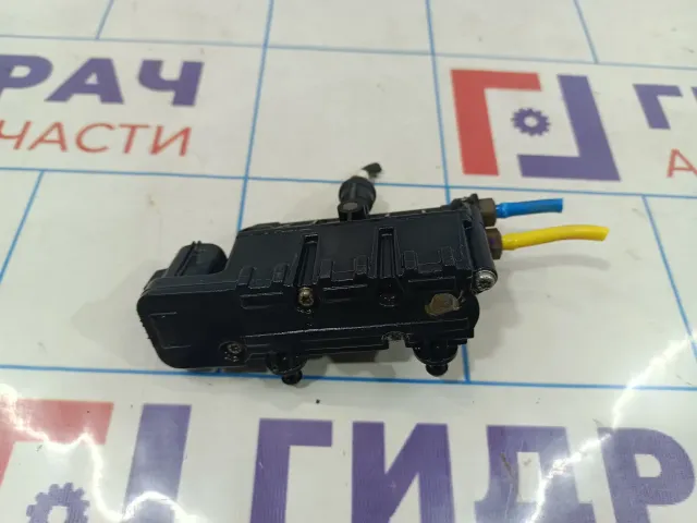 Клапан пневматический Land Rover Range Rover (L322) RVH500060