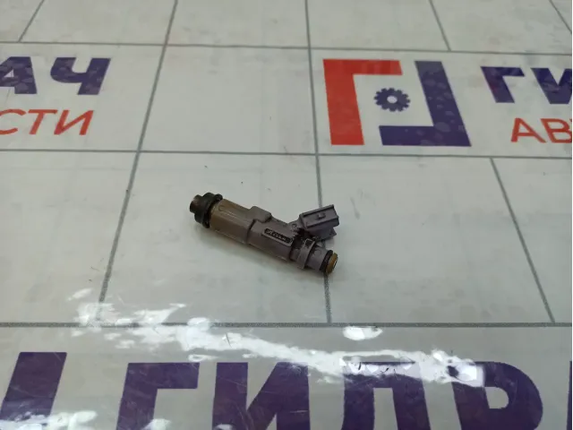 Форсунка инжекторная Lexus IS 2320970120