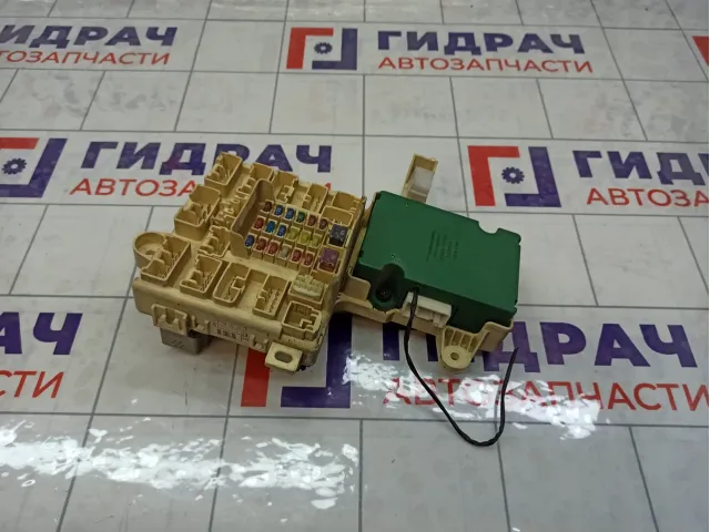 Блок предохранителей Lexus IS 8273153011