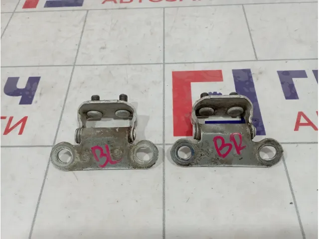 Петли двери багажника Lexus LX570 (J200)