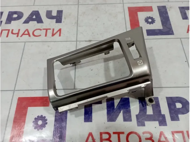 Накладка декоративная торпедо правая Lexus LX570 (J200)