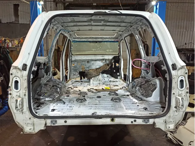 Панель задняя Lexus LX570 (J200)